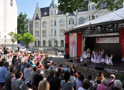 Folklor z Jizerek i Číny na jednom pódiu