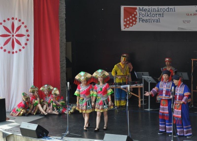 Folklor z Jizerek i Číny na jednom pódiu