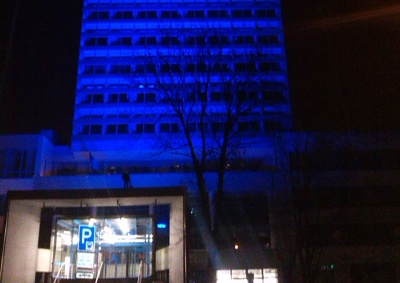 Budova krajského úřadu se potřetí zbarví do modré
