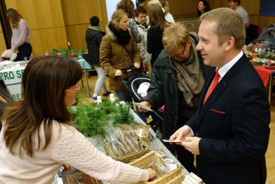 Krajský úřad opět ožil Vánočními trhy klientů sociálních služeb