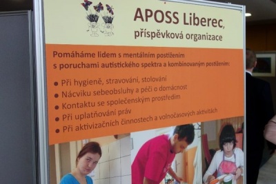 Výstava na Krajském úřadě přibližuje 50 let péče o mentálně postižené děti