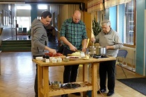 Kluci v akci „vařili“ další díl v Domově důchodců v Rokytnici