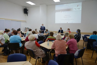 Náměstek Svoboda přiblížil seniorům, jak fungují sociální služby