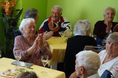 Jubilantce popřál ke stým narozeninám takřka celý domov důchodců