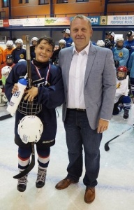 Náměstek Svoboda předával medaile hráčům hokejové školy