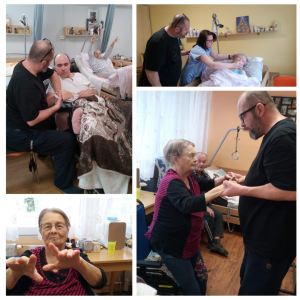 Projekt Měsíc fyzioterapie má smysl. Pomáhá a ukazuje seniorům, jak ulevit od bolesti.