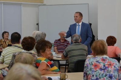 Nešetřete nás, vyzvali v Jablonci Valachová s Dientsbierem