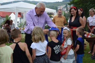 Děti se loučily s věkem bezstarostnosti pod dohledem příslušníků VB